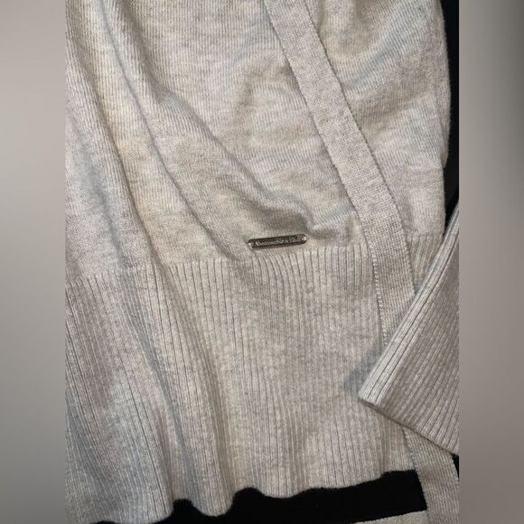 Abercrombie & Fitch Oatmeal Lace up sweater size Small EUC preppy fall minimal - Picture 2 of 5